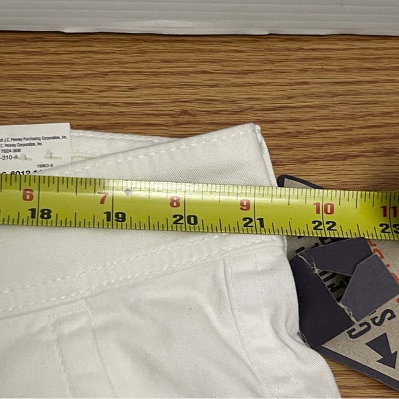 St. John’s Bay Men’s Cargo Shorts White Size 42 - Picture 11 of 15